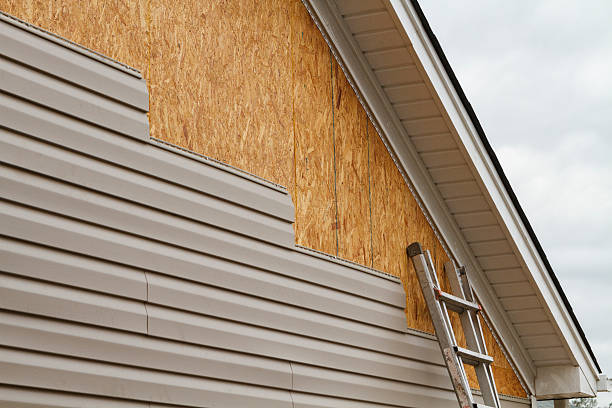 Professional Siding Contractor technician working in Spring Valley, IL